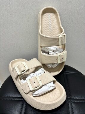Woman’s 38/39 Cream Double Buckle Slide Sandals New Never Wore